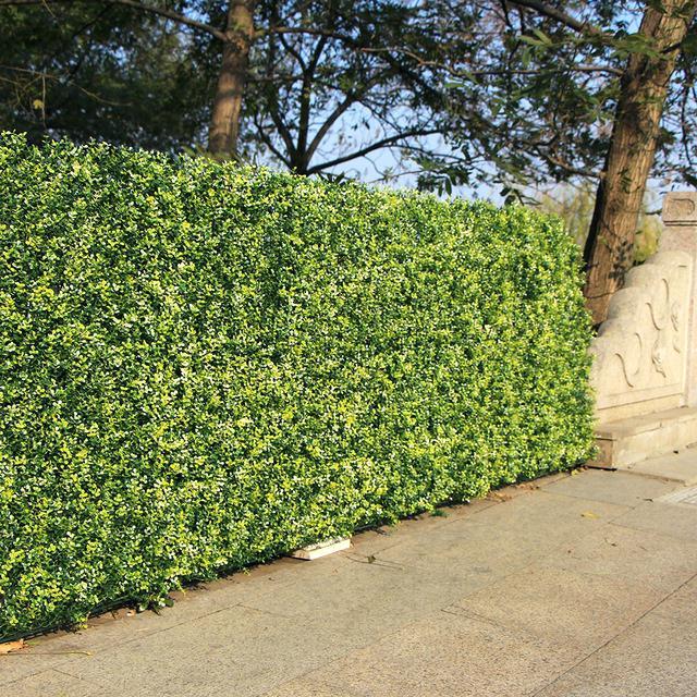 „faux boxwood hedge“